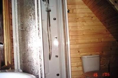 Kúpeľňa so sprchovacím kútom, Chata 405**, Stará Lesná