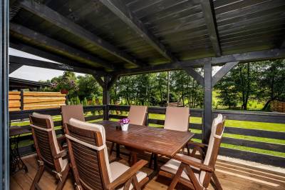 Terasa so sedením, Chaty ForRest, Valča