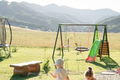 Detské ihrisko, Chaty ForRest, Valča
