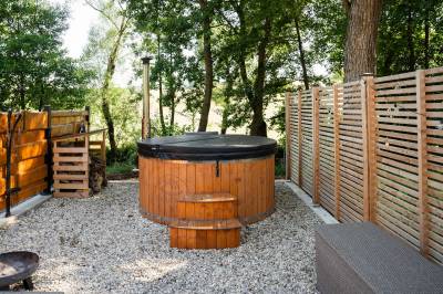 Relaxačná zóna s kúpacou kaďou, Chaty ForRest, Valča