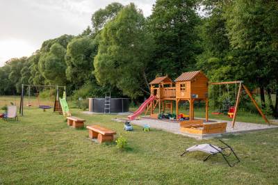 Detské ihrisko, Chaty ForRest, Valča