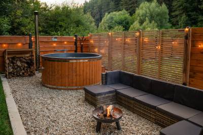 Relaxačná zóna s kúpacou kaďou, Chaty ForRest, Valča