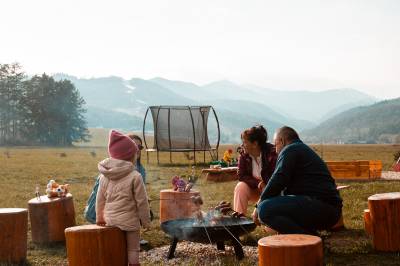 Opekačka, Chaty ForRest, Valča