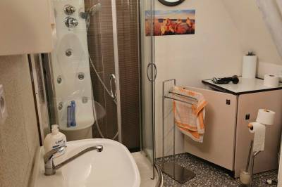 Kúpeľňa so sprchovacím kútom, Chata na Hornej 125, Osrblie