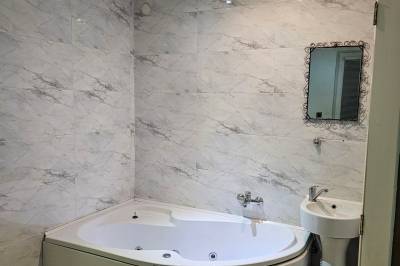 Kúpeľňa s vaňou, Chata na Hornej 125, Osrblie