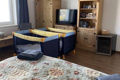 TV v spálni, Chalupa v záhrade, Turčianske Teplice