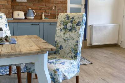 Kuchyňa s jedálenským sedením, Chalupa v záhrade, Turčianske Teplice