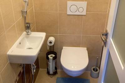 Kúpeľňa s toaletou, Chalupa v záhrade, Turčianske Teplice