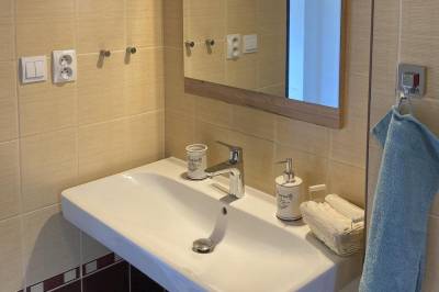 Vybavenie kúpeľne, Chalupa v záhrade, Turčianske Teplice