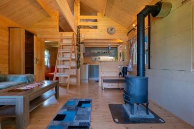 Kachle v obývačke, Chatka Kolibaba, Leštiny