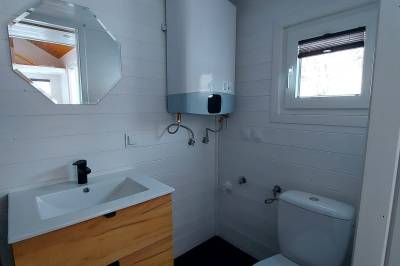 Samostatná toaleta, Anciasglamp, Leštiny