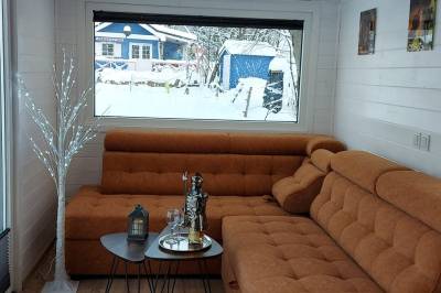 Gauč v obývačke, Anciasglamp, Leštiny