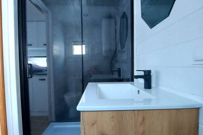 Kúpeľňa so sprchovacím kútom, Anciasglamp, Leštiny