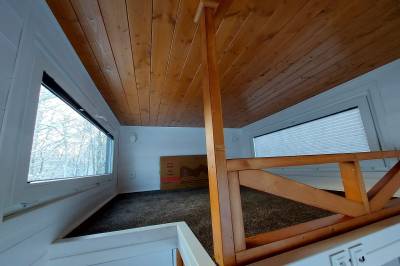 Podkrovie, Anciasglamp, Leštiny