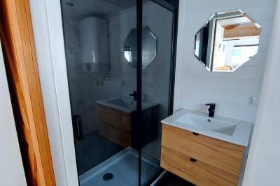 Kúpeľňa so sprchovacím kútom, Anciasglamp, Leštiny