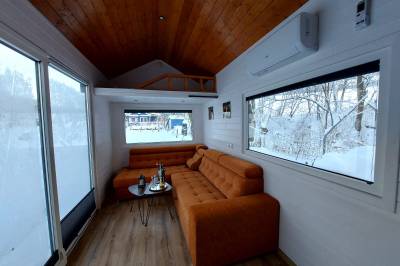 Gauč v obývačke, Anciasglamp, Leštiny