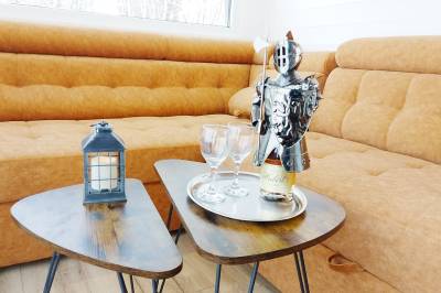 Gauč v obývačke, Anciasglamp, Leštiny