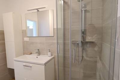 Kúpeľňa so sprchovacím kútom, Domček pod lesíkom, Hôrka