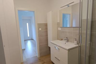 Kúpeľňa so sprchovacím kútom, Domček pod lesíkom, Hôrka