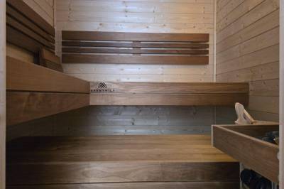 Sauna, Pekné časy na Hlobišove, Hronec