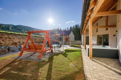 Záhradná hojdačka, Pekné časy na Hlobišove, Hronec