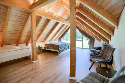 Spálňa, Pekné časy na Hlobišove, Hronec