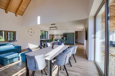 Jedáleň, Pekné časy na Hlobišove, Hronec