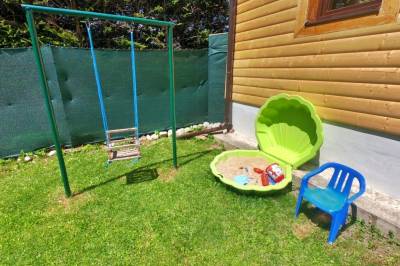 Detské ihrisko, Chata pri Kaštieli Longevity Nature Retreat, Necpaly