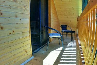 Balkón, Chata pri Kaštieli, Necpaly