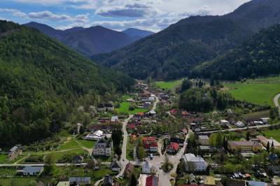 Chata pri Kaštieli, Necpaly