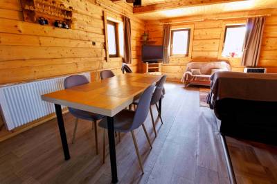 Chata pri Kaštieli, Necpaly