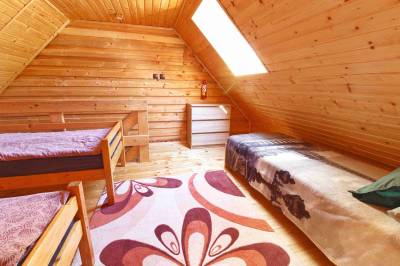 Chata pri Kaštieli, Necpaly