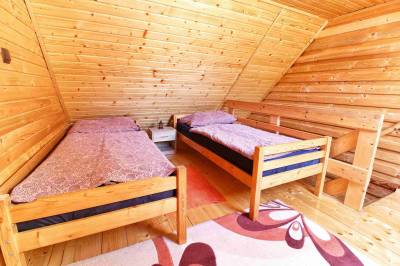 Chata pri Kaštieli, Necpaly