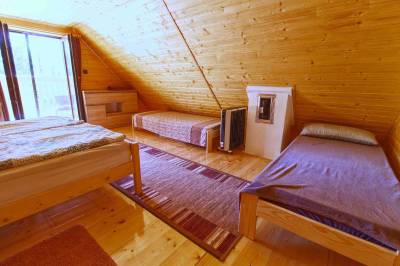 Chata pri Kaštieli, Necpaly