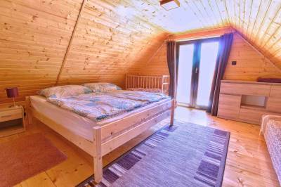 Chata pri Kaštieli, Necpaly