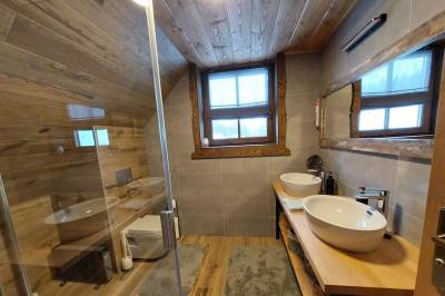 Kúpeľňa so sprchovacím kútom a WC, Chata Rabčice, Rabčice