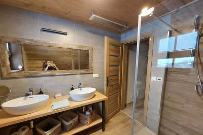 Kúpeľňa so sprchovacím kútom a WC, Chata Rabčice, Rabčice