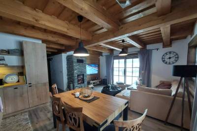 Obývačka prepojená s kuchyňou, Chata Rabčice, Rabčice