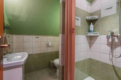 Kúpeľňa so sprchovacím kútom a WC, Privát u Dany, Ždiar