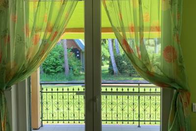 Výhľad z jedálne situovaný na Oravskú priehradu, Bungalov Oravská priehrada, Námestovo