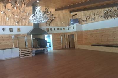 Spoločenská miestnosť s krbom, OdychOFFka - ľavý blok, Prašice