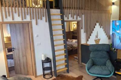 Obývačka so SMART TV a gaučom, Apartmanica Hrabovo 32-3B, Ružomberok