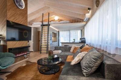 Obývačka so SMART TV a gaučom, Apartmanica Hrabovo 32-3B, Ružomberok