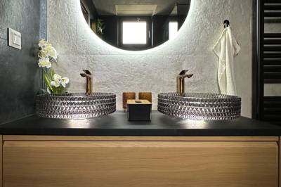 Kúpeľňa so sprchovacím kútom a WC, Apartmanica Hrabovo 32-3B, Ružomberok