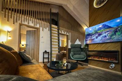 Obývačka so SMART TV a gaučom, Apartmanica Hrabovo 32-3B, Ružomberok