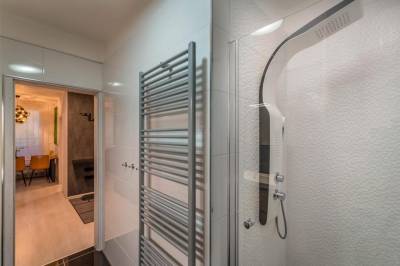 Kúpeľňa so sprchovacím kútom, Apartmanica Triangel 103, Donovaly