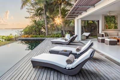 Oddychujte na súkromnej terase s bazénom a výhľadom na Indický oceán, Villa Karma by muse villas, Grand Baie