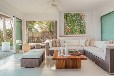 Moderný dizajn a otvorený priestor s prirodzeným svetlom, Villa Karma by muse villas, Grand Baie