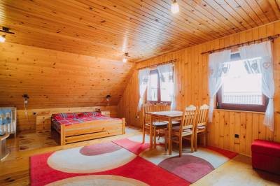 Dvojlôžková izba s možnosťou 2 prísteliek, Rodinná chata Hybe, Hybe