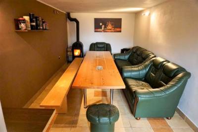 Pánsky klub, Rodinná chata Hybe, Hybe